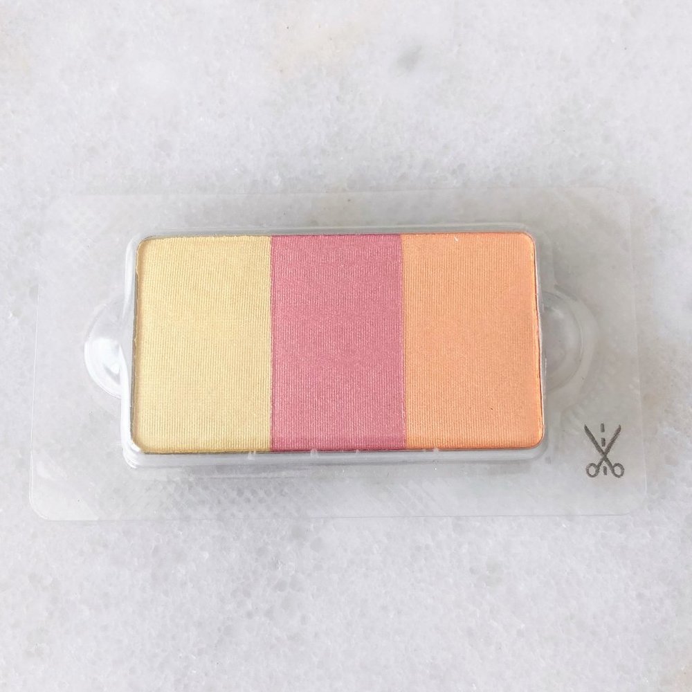 3/$50 - New! Inglot Freedom System Face eyes body hilighter / shimmer blush pan